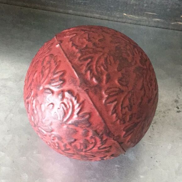 Spheres red cream floral geometric orbs classic decor timeless - Picture 8 of 10